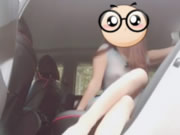 Ασιατικό κορίτσι Selfie στο αυτοκίνητο