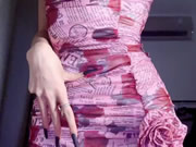 Σέλφι με τέλειο στήθος κοριτσιού