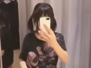 Ντροπαλός ασιατικό κορίτσι selfie